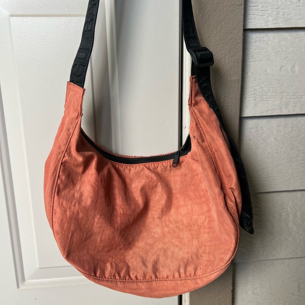 Baggu Medium Crescent in Rhubarb